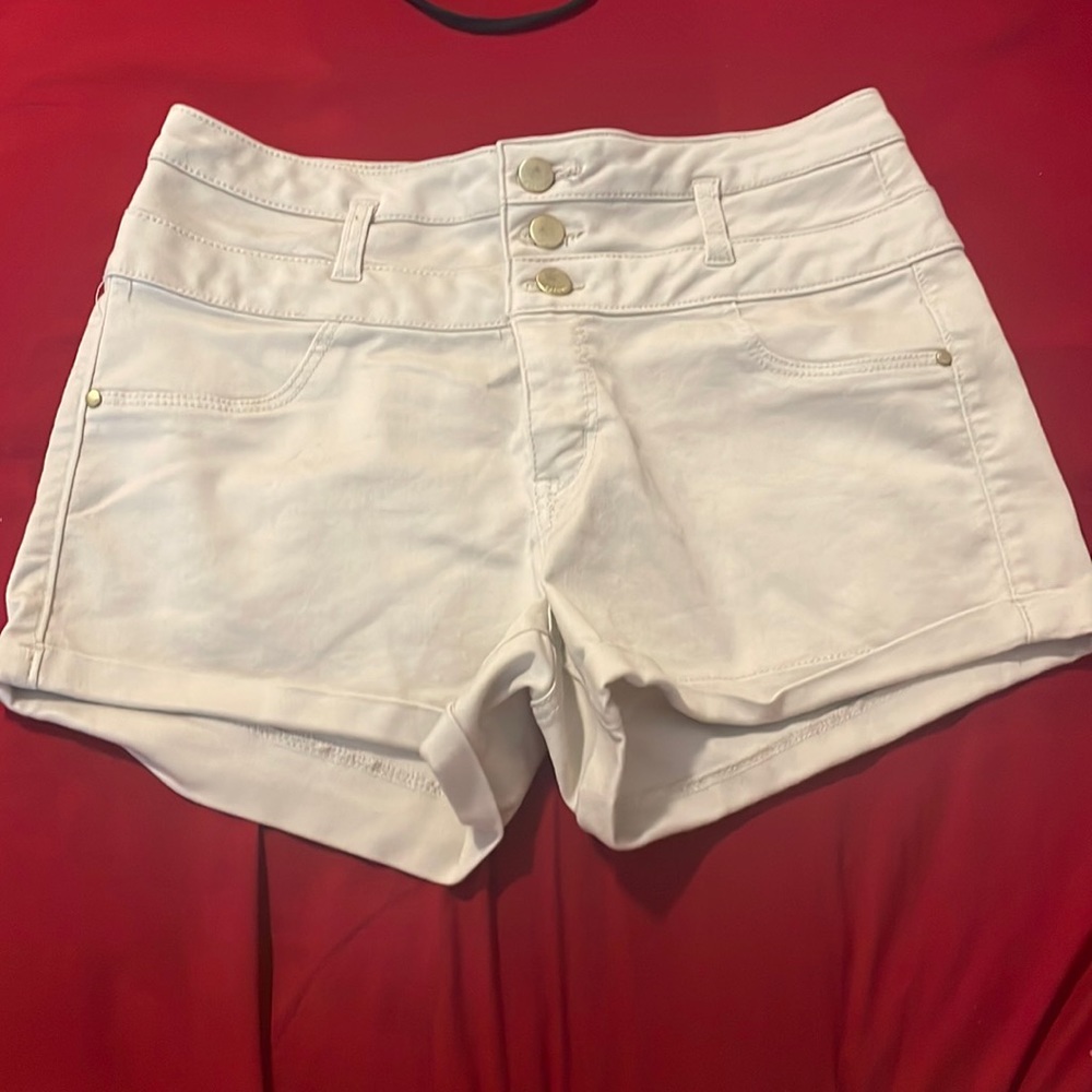 refuge Cream color high waisted shorts Size 10, worn only once
